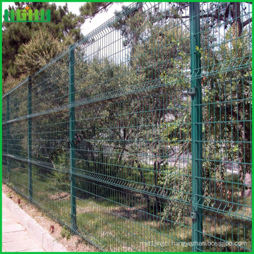 high quality made in China welded wire mesh fence with trangle bends